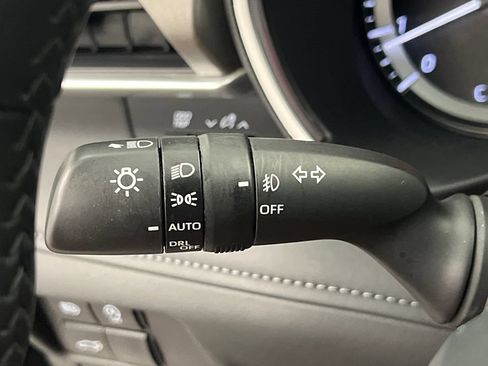 Used 2025 Toyota Highlander XLE FWD image 64