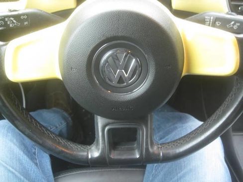 Used 2013 Volkswagen Beetle 2.5 image 16