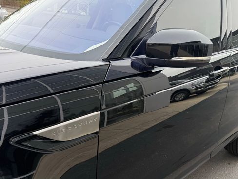 Used 2019 Land Rover Discovery SE image 12