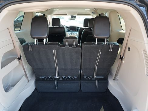 Used 2024 Chrysler Pacifica Touring-L FWD image 27