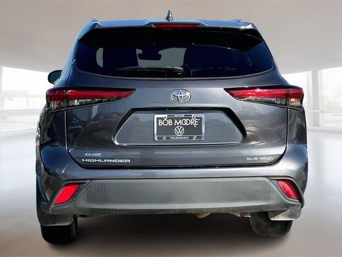 Used 2020 Toyota Highlander XLE image 4