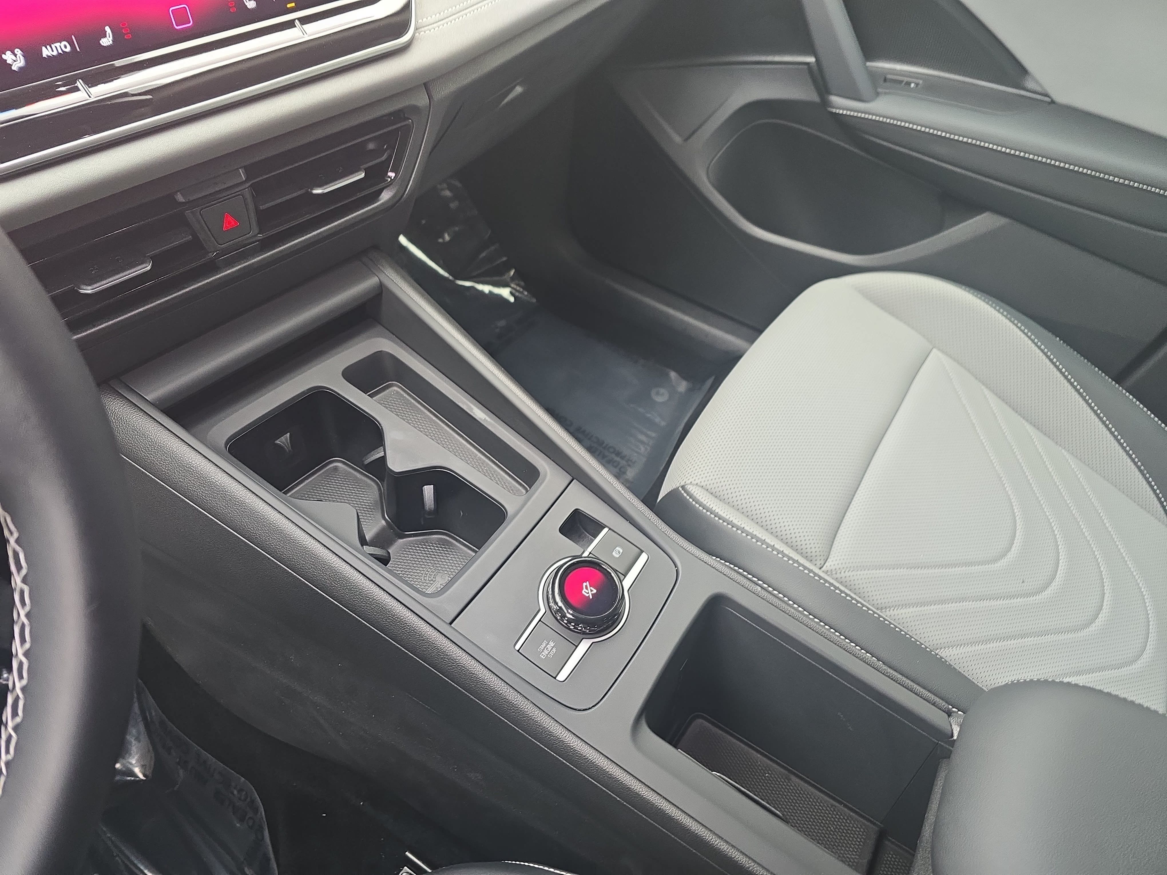 Used 2025 Volkswagen Tiguan SE AWD/4WD image 26