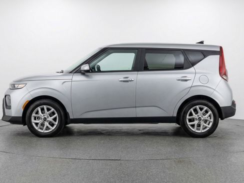 Used 2025 Kia Soul LX w/ LX Technology Package FWD image 5