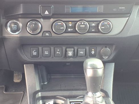 Used 2021 Toyota Tacoma TRD Sport w/ Technology Package image 16