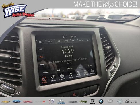 Used 2021 Jeep Cherokee Trailhawk image 13