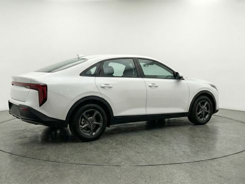 Used 2025 Kia K4 LXS image 9
