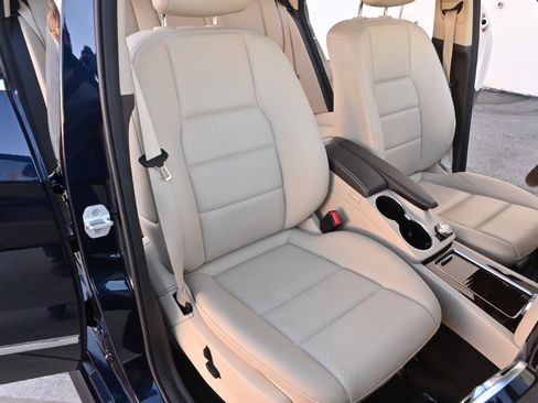 Used 2015 Mercedes-Benz GLK 350 2WD image 16