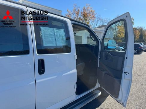 Used 2023 GMC Savana 2500 w/ Driver Convenience Package image 12