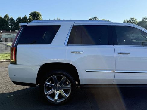Used 2017 Cadillac Escalade Premium Luxury AWD/4WD image 9