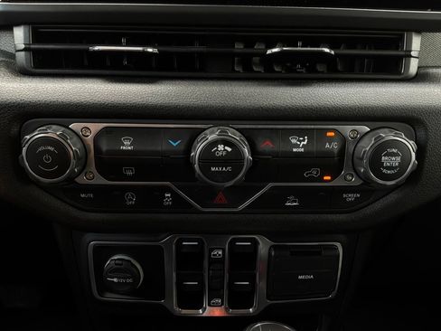 Used 2025 Jeep Wrangler Unlimited Sport AWD/4WD image 25