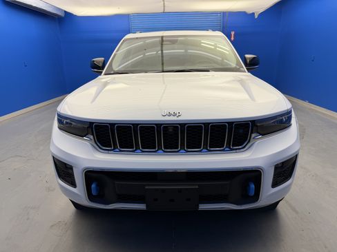 Used 2022 Jeep Grand Cherokee Overland w/ Advanced Protech Group III AWD/4WD image 3