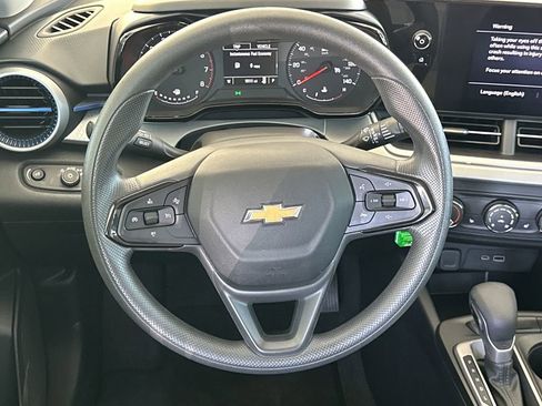 Used 2025 Chevrolet Trax LS w/ LS Convenience Package image 15