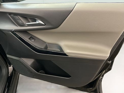 Used 2025 Chevrolet Equinox LT w/ Convenience Package II image 34