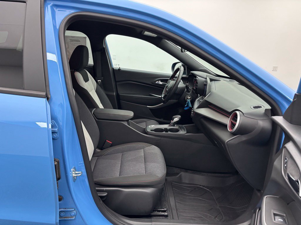 Used 2024 Chevrolet Trax RS w/ Driver Confidence Package FWD image 31