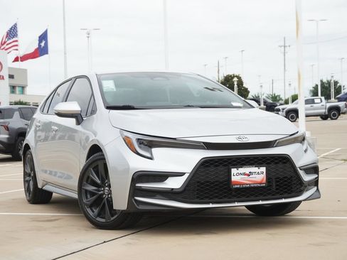 Used 2026 Toyota Corolla SE FWD image 2