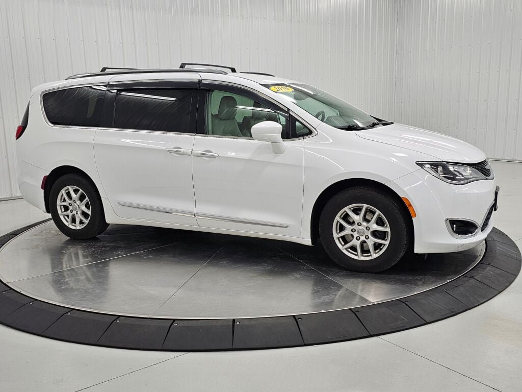 Used 2020 Chrysler Pacifica Touring-L FWD image 7