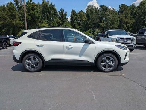 Used 2025 Ford Escape ST-Line w/ Tech Pack #1 FWD image 3