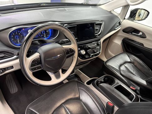 Used 2019 Chrysler Pacifica Limited FWD image 27