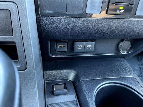 Used 2022 Toyota Sequoia SR5 image 33