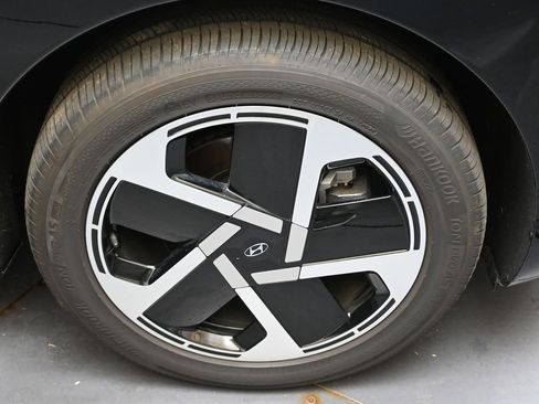 Certified 2026 Hyundai Ioniq 9 Calligraphy AWD/4WD image 10