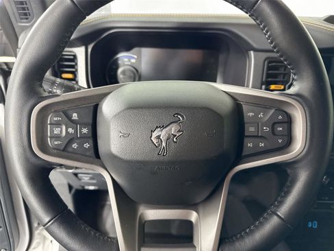 Used 2024 Ford Bronco Badlands image 17