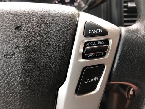 Used 2022 Nissan Titan S AWD/4WD image 35