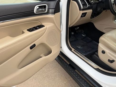 Used 2021 Jeep Grand Cherokee Limited w/ Luxury Group II image 18