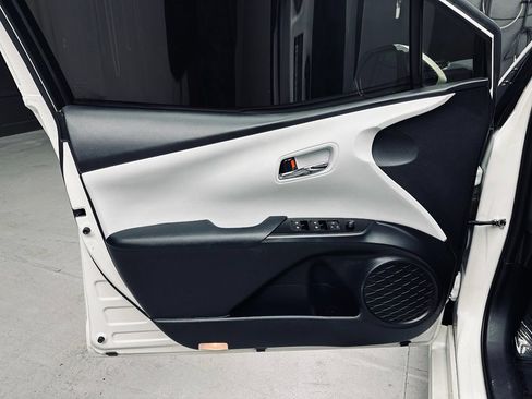 Used 2016 Toyota Prius Four w/ Advanced Technology Package FWD image 23