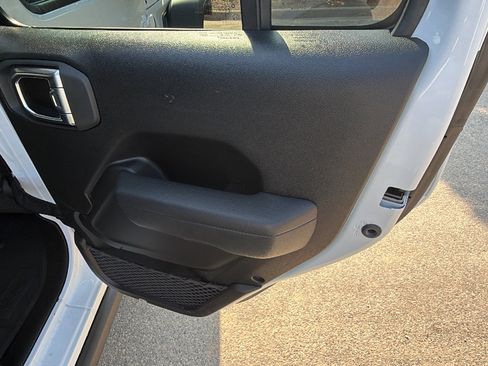 Used 2025 Jeep Wrangler Willys AWD/4WD image 20