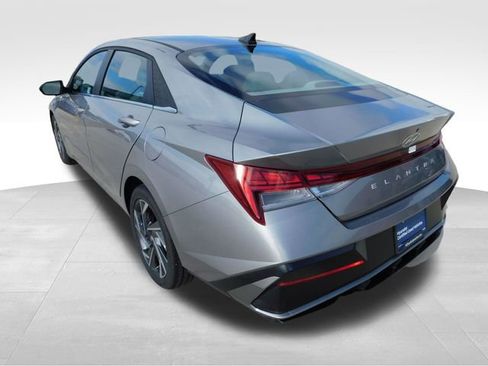 Used 2025 Hyundai Elantra SEL image 6
