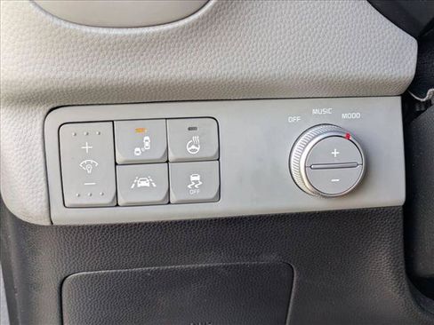 Used 2018 Kia Soul + w/ + Primo LIT Package FWD image 11