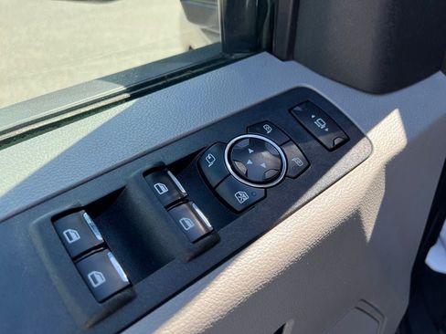 Used 2017 Ford F350 XLT w/ XLT Premium Package AWD/4WD image 14