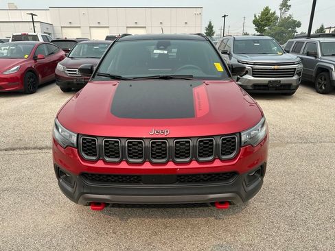 Used 2025 Jeep Compass Trailhawk AWD/4WD image 3