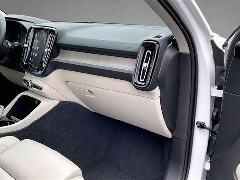 Certified 2023 Volvo XC40 B5 Plus w/ Climate Package image 26