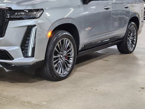 Used 2023 Cadillac Escalade V AWD/4WD image 17