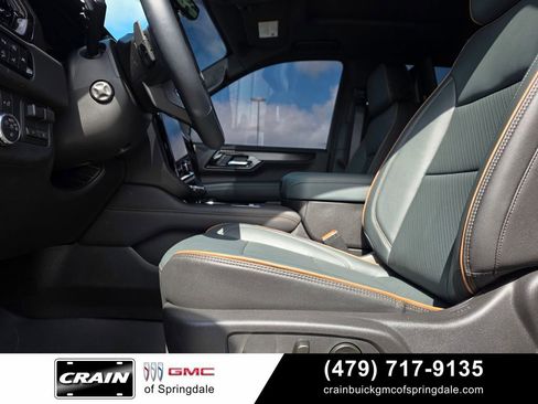 Used 2025 GMC Yukon XL AT4 w/ AT4 Premium Plus Package AWD/4WD image 11