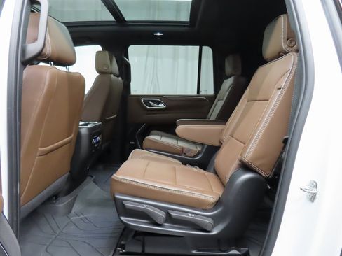 Used 2024 Chevrolet Suburban High Country image 10