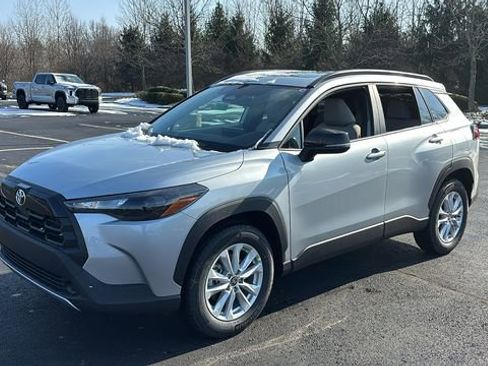 New 2026 Toyota Corolla Cross LE w/ Moonroof Package image 3