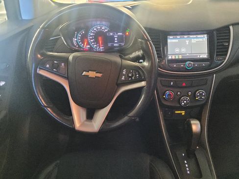 Used 2019 Chevrolet Trax LT w/ LT Convenience Package FWD image 22
