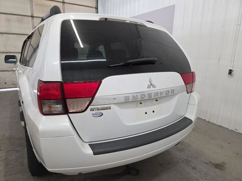 Used 2011 Mitsubishi Endeavor LS image 10