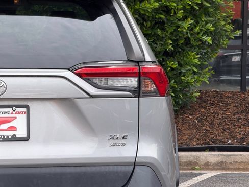 Used 2020 Toyota RAV4 XLE AWD/4WD image 16