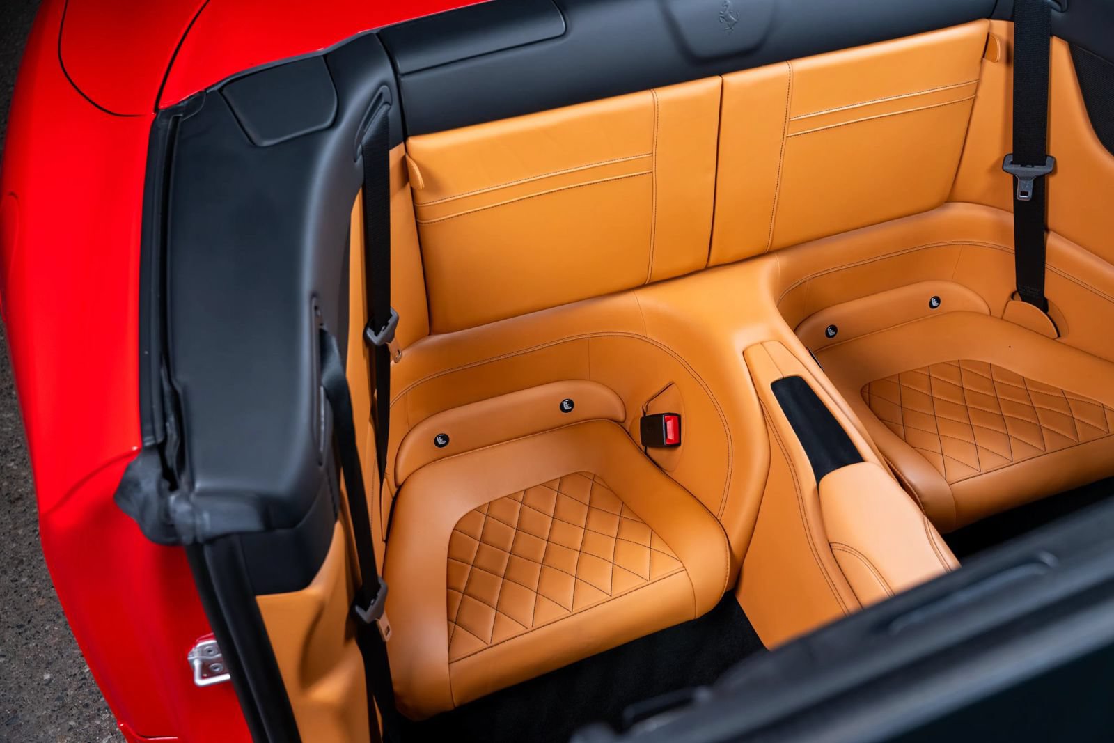 Used 2015 Ferrari California T RWD image 14
