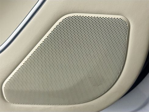 Certified 2023 Land Rover Range Rover SE image 18