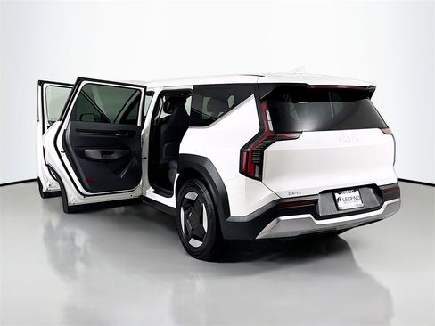 Used 2024 Kia EV9 Light Long Range image 29