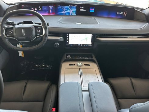 New 2026 Lincoln Navigator Reserve w/ Jet Appearance Package AWD/4WD image 12