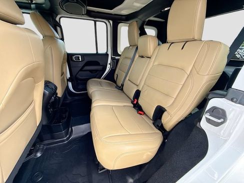 Used 2018 Jeep Wrangler Unlimited Sahara AWD/4WD image 23