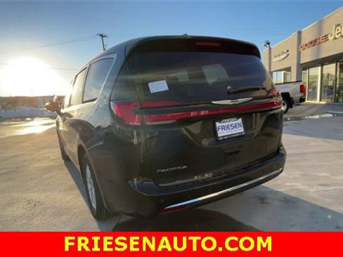 New 2025 Chrysler Pacifica Select w/ Uconnect Theater Family Group image 7