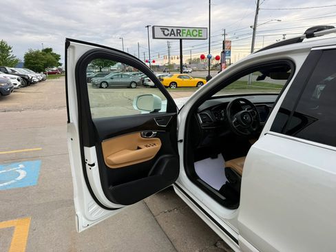 Used 2018 Volvo XC90 T6 Momentum w/ Convenience Package AWD/4WD image 19