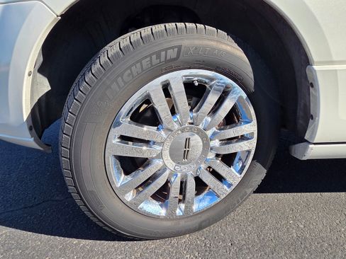 Used 2007 Lincoln Navigator 2WD image 11