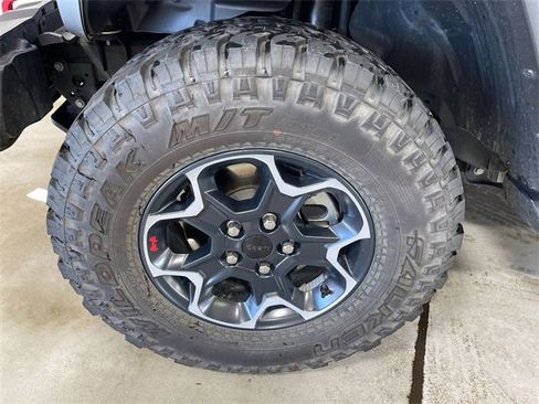 Certified 2023 Jeep Gladiator Rubicon w/ Cold Weather Group image 10